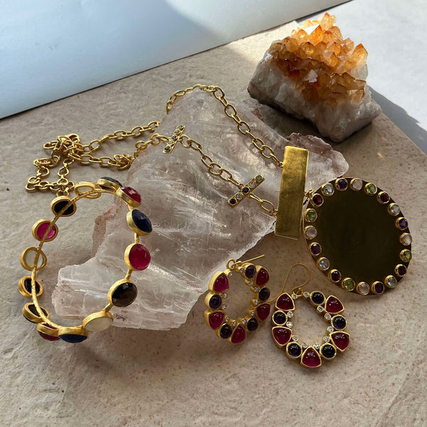 Violette Chunky Necklace With Gemstones.