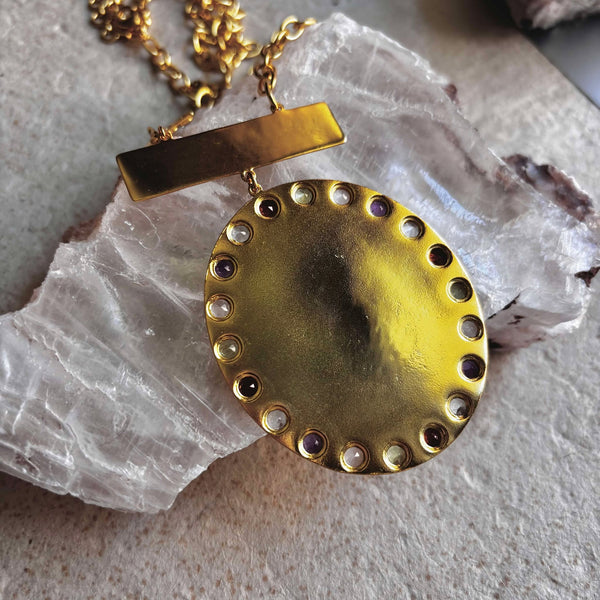 Violette Chunky Necklace With Gemstones.