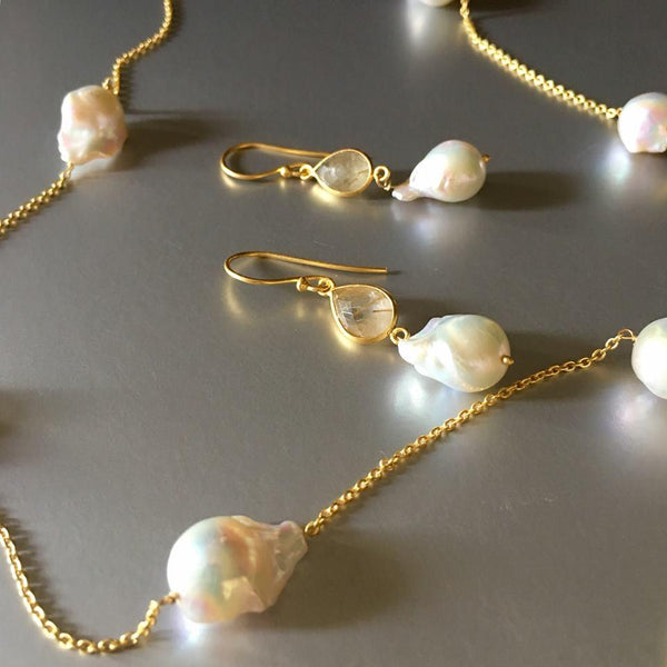 Free-spirited with a dancing soul, these unusually shaped baroque pearl dangle earrings, are eye candies to a girl's heart.  Enhanced with a labradorite gemstone on top, which is a stone of magic, a crystal of shamans, diviners, healers, and all who travel and embrace the universe seeking knowledge.  The clients' favorite choice is the most 'unique gift set' from Mia Siya which is often addressed as the most popular design.