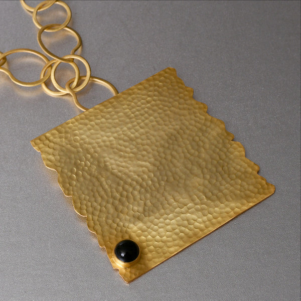 A culmination of style, elegance and poise, this chunky link necklace with a hand hammered plate, is beautifully embedded with a black onyx gemstone with such refinement and finesse.