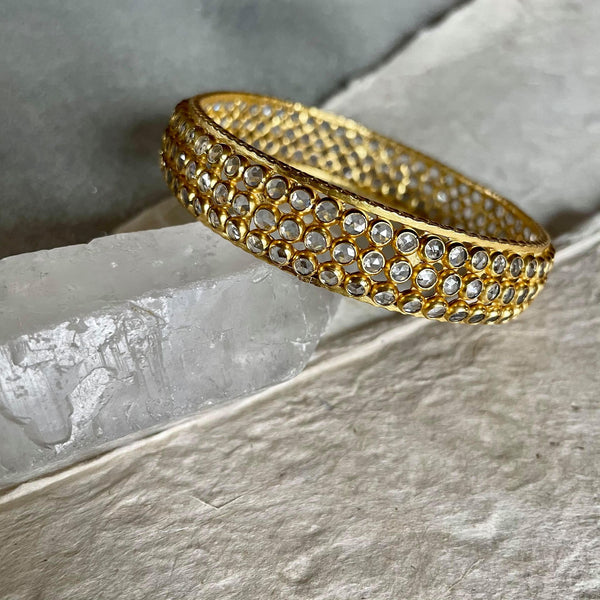 Sized 7.5, this limited edition sterling silver Anastasia bangle bracelet with fine gold plating that weighs 32.053 gms has already raved for its beauty even before its official launch. Its simple, emanate and refined design was repeatedly mentioned by clients who couldn't stop talking about how stunning it is in person. According to them, "the picture on the website does not do justice"