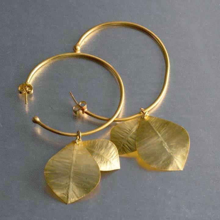 Avia hoop earrings, with a petite frame are sure to complement your every style. Featherweight earrings that you may forget you had them on all day. A necessity for any lady who loves her jewelry but would also appreciate the comfort level.