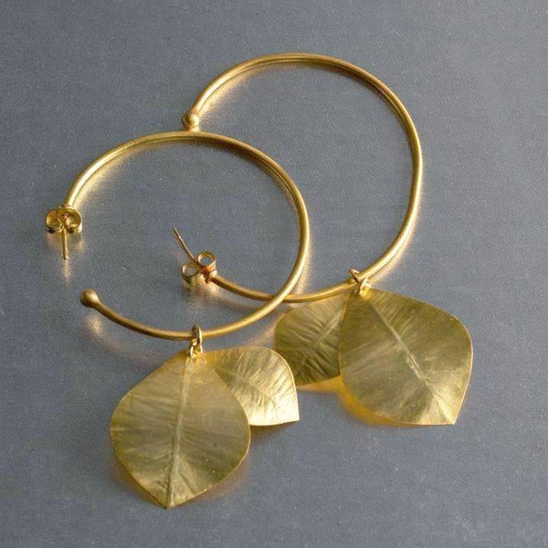Avia hoop earrings, with a petite frame are sure to complement your every style. Featherweight earrings that you may forget you had them on all day. A necessity for any lady who loves her jewelry but would also appreciate the comfort level. 