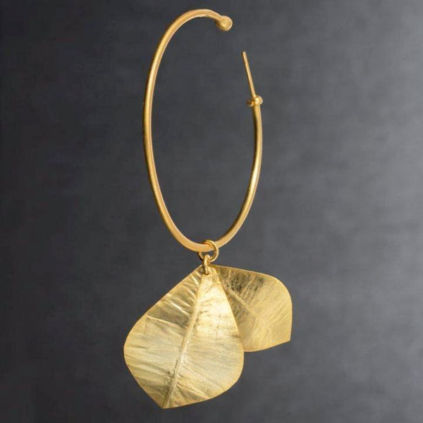 Avia hoop earrings, with a petite frame are sure to complement your every style. Featherweight earrings that you may forget you had them on all day. A necessity for any lady who loves her jewelry but would also appreciate the comfort level.