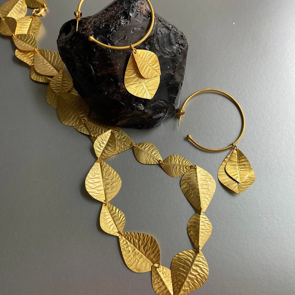 Avia Long Necklace In Gold