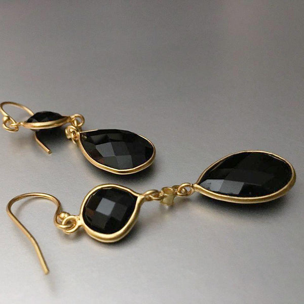  A sophisticated and refined pair of double black onyx earrings (small size) creates quite the stir one may expect. Versatile, comfortable yet glamorous to complete the look before stepping out.