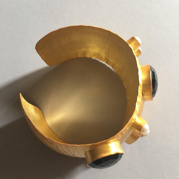 If I may say so myself, this exquisite, chunky gold cuff with black onyx and pearls is simply spectacular. One glance at it gets you hypnotized to a point of owning it and glamourizing it on your wrist
