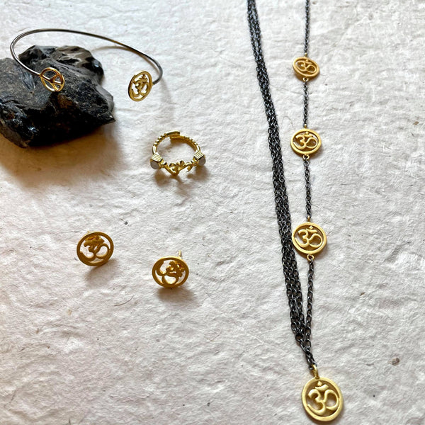 This beautiful adjustable, durable and comfortable ring with moonstone on each side, is simply mesmerizing. Hand-carved by jewelry master, in nickel-free brass, and plated with 18k gold, and always finished by hand. Wear it as a thumb ring or on your index, or any which way you choose the options are endless.