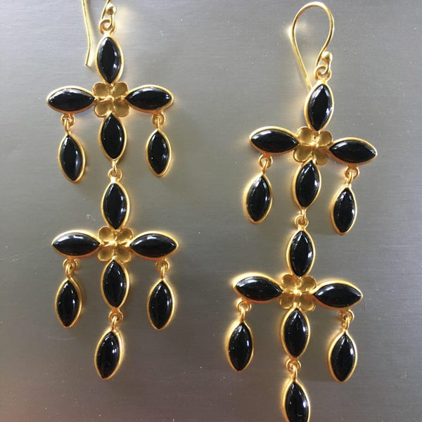 An effortless piece of earrings, that you will love for its lightweight yet durable quality. Looks can be deceiving and this is the perfect example of the saying. Mia Siya abides by its philosophy: ' create everyday jewelry' which is comfortable and affordable. What a stunning combination of black onyx gemstone with the gold plated frame, right? These Sophia chandelier earrings are a 'must-have' to any wardrobe.