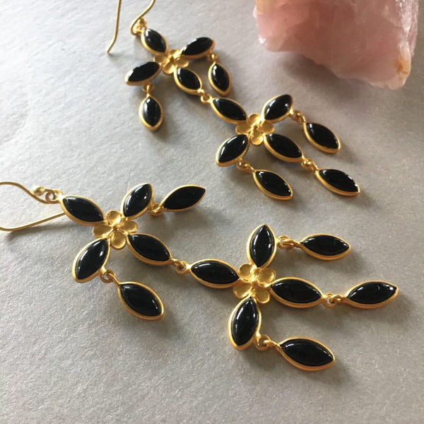An effortless piece of earrings, that you will love for its lightweight yet durable quality. Looks can be deceiving and this is the perfect example of the saying. Mia Siya abides by its philosophy: ' create everyday jewelry' which is comfortable and affordable. What a stunning combination of black onyx gemstone with the gold plated frame, right? These Sophia chandelier earrings are a 'must-have' to any wardrobe.