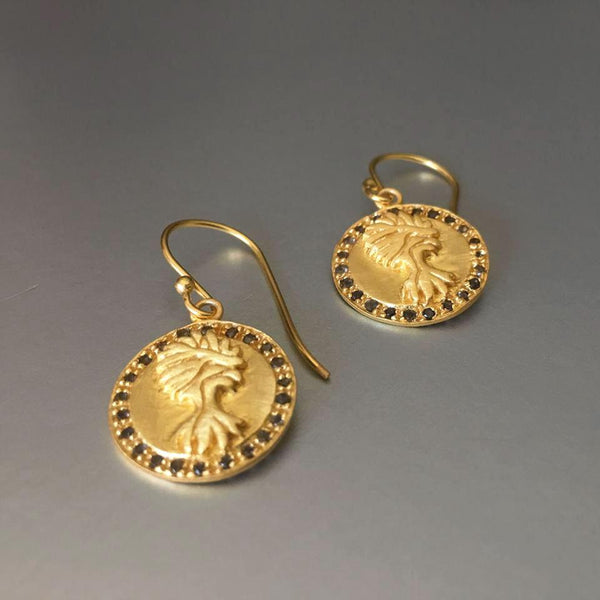 Tiny garnet entails this sterling silver earring with gold plating, thereby adding a touch of shimmer, finesse and elegance. The earring does have some weight.