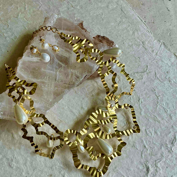 Elena Stiff Gold Lightweight Necklace With Pearls