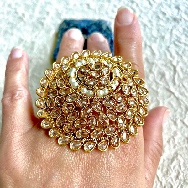 Rhea Ring With Pearls