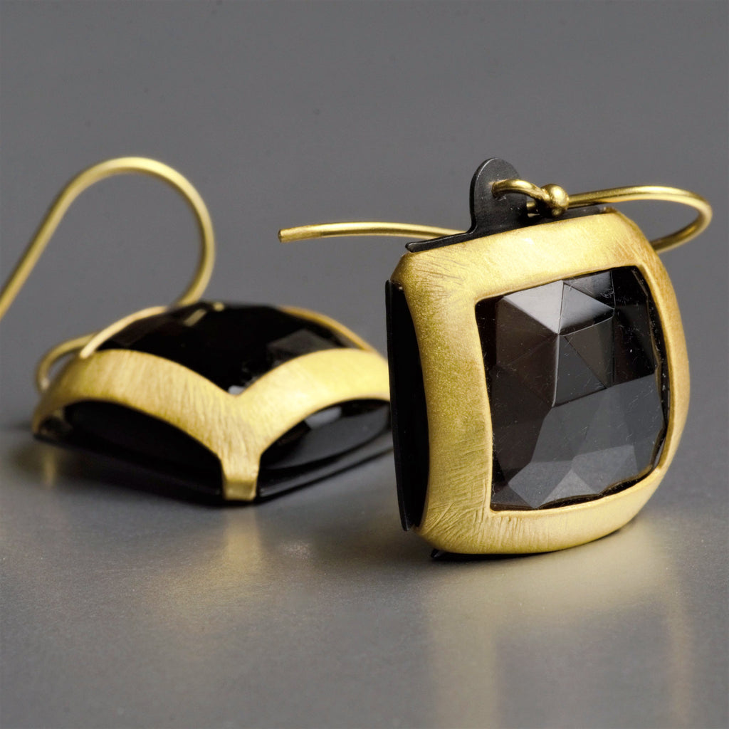 These ravishing sterling silver earring with smoky quartz is skillfully and artistically plated with 22 kt. gold. Matte finish on these earrings enhances the dazzling quality of luxurious smoky quartz gemstone.