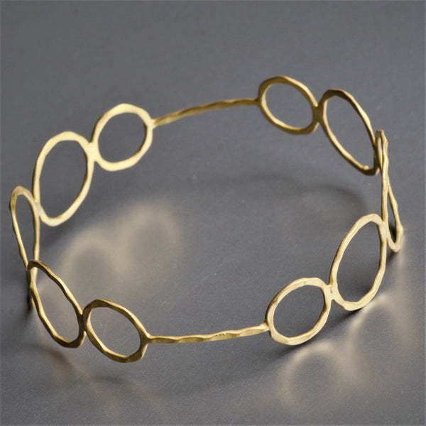 Featherweight, delicate, hand hammered yet sturdy Viva bracelets are fashionista's first choice, for being NO weight jewelry and create a unique style of your own. 