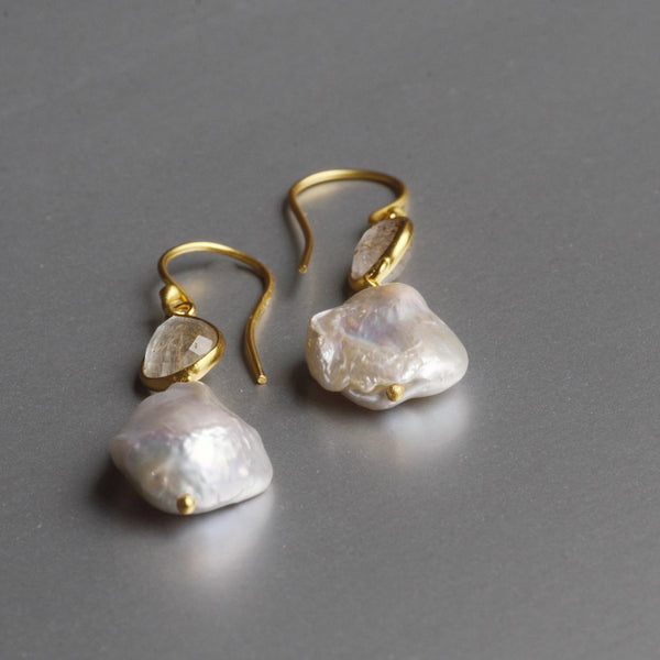 Free-spirited with a dancing soul, these unusually shaped baroque pearl dangle earrings, are eye candies to a girl's heart.  Enhanced with a labradorite gemstone on top, which is a stone of magic, a crystal of shamans, diviners, healers, and all who travel and embrace the universe seeking knowledge.  The clients' favorite choice is the most 'unique gift set' from Mia Siya which is often addressed as the most popular design.