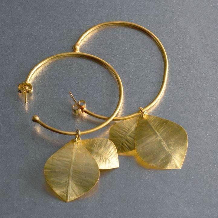 Avia hoop earrings, with a petite frame are sure to complement your every style. Featherweight earrings that you may forget you had them on all day. A necessity for any lady who loves her jewelry but would also appreciate the comfort level. 