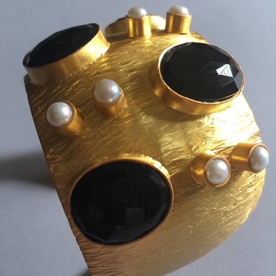 If I may say so myself, this exquisite, chunky gold cuff with black onyx and pearls is simply spectacular. One glance at it gets you hypnotized to a point of owning it and glamourizing it on your wrist