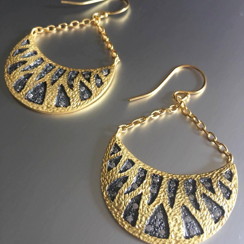 These semi-moon shaped, sterling silver with gold plating earrings could not look any prettier! A unique design that takes you forms a work zone to evening attire with a distinguished appeal. Cubic zirconia with black rhodium plating adds that touch of glamour and poise.