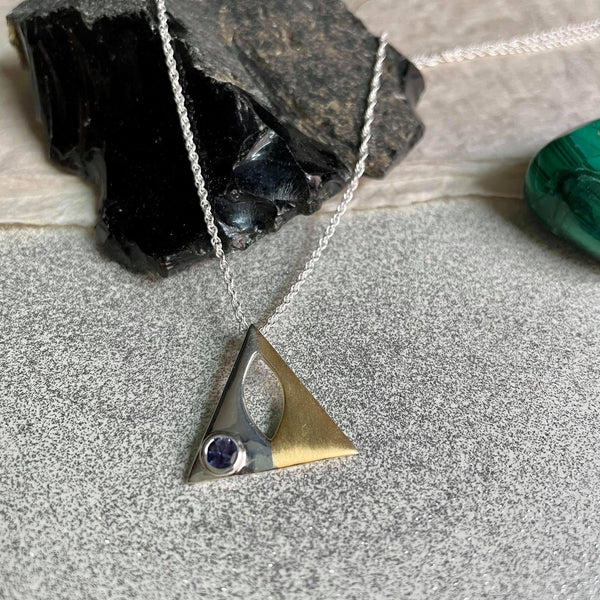 The two-tone sterling silver pendant is a perfect example of minimalist jewelry. 18Kt. gold plated on half the pendant adds a unique character and style to the necklace. This pendant comes with a sterling silver rope style chain (Included) thereby, making this your 'everyday necklace.' 