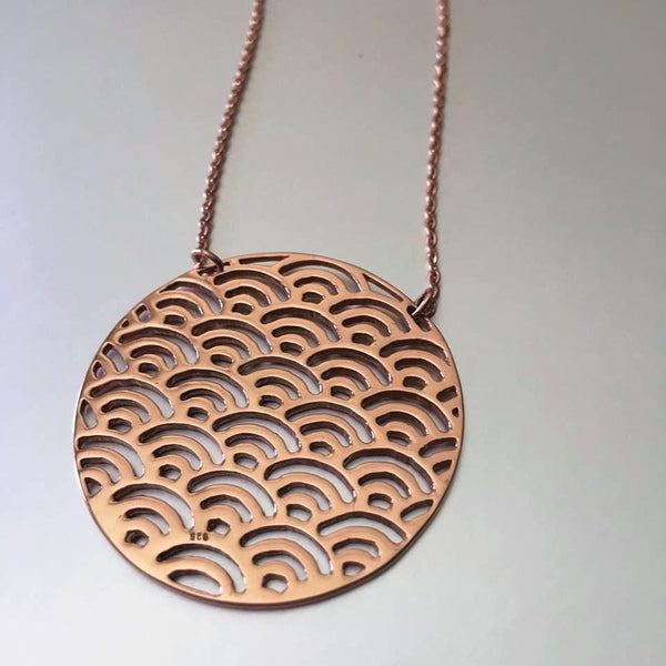 With a slender chain, this adorable necklace in rose gold is simple the first pick for everyday jewelry that has practically no weight yet flaunts a bold, delicate appearance. A touch of glamour that adds that poise and finesse to any attire. 