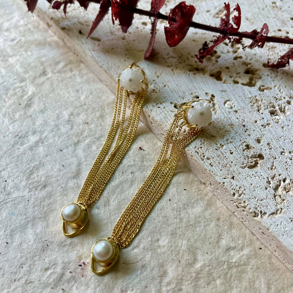 A beautiful amalgamation of pearl and white druzy, that is strikingly beautiful. An adorable 3 1/2 inch long, white druzy holds the pearl gracefully via gold chains and flaunts it so beautifully, that these earrings might just become your favorite piece of jewelry. 